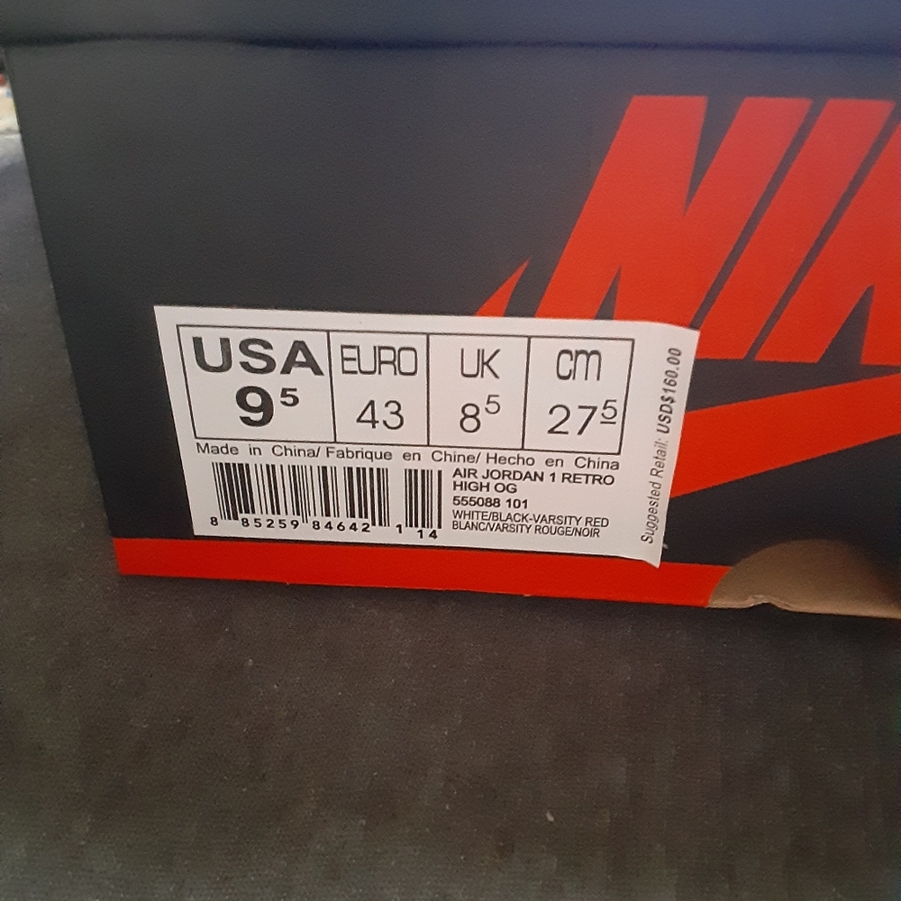Jordan 1 Chicagos - Picture 5 of 5
